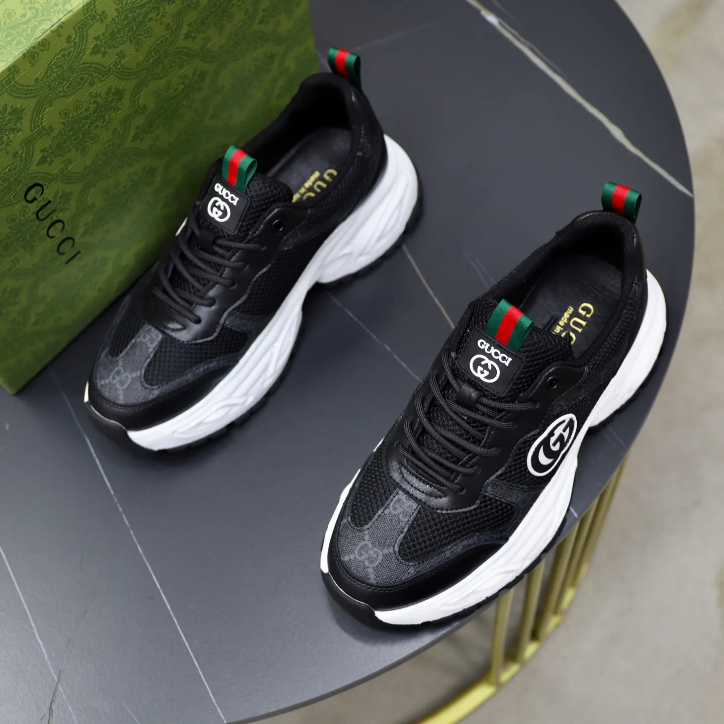 Ex-factory price: 462💰🙅‍♂️🙅‍♂️🙅‍♂️ Brand: Gucci GUCCi Standard code: 38-44 (45 customized) Grade: Same as the official website Material: Original material splicing Comfortable and breathable lining Lightweight and wear-resistant sports outsole Style category: Men's fashionable casual shoes Running sneakers Distinguished luxury brand elements Top luxury Color: actual picture color